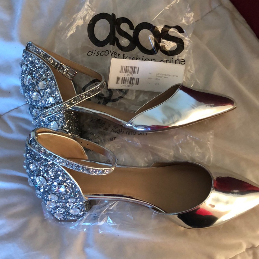 Silver sparking heels